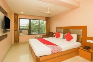 OYO Hotel Booking Discount On Valentine Day